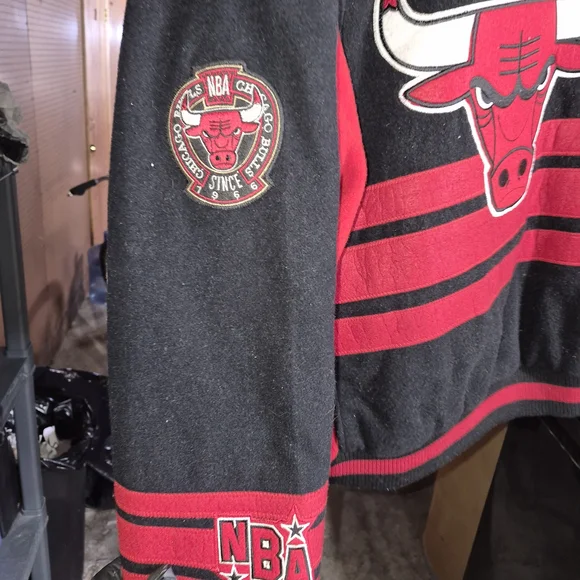 Bulls Crewneck Sweater in Black and Red